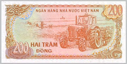Trên tờ 200 đồng là hình ảnh người nông dân đang lao động trên cánh đồng tại làng quê Việt Nam.