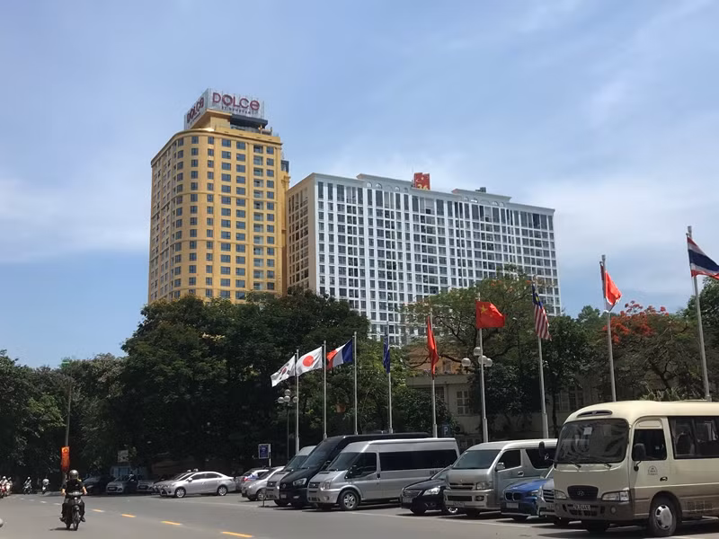 Trước đó, dự án Hà Nội Golden Lake từng dính lùm xùm vi phạm trật tự xây dựng đã khiến dư luận xôn xao.