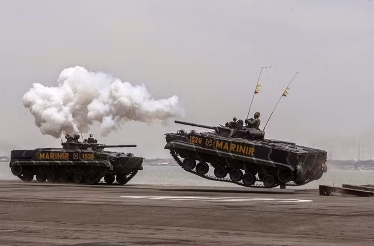 Hiện tại Hải quân Indonesia đang có trong biên chế 54 chiếc BMP-3F và tất cả đều phục vụ trong lực lượng lính thủy đánh bộ. Nếu hợp đồng BMP-3F tiếp theo giữa Indonesia và Nga được thông thì nhiều khả năng số lượng xe chiến đấu bộ binh này trong biên chế Hải quân Indonesia sẽ tăng lên ít nhất 100 chiếc. Nguồn ảnh: mymyinfo.