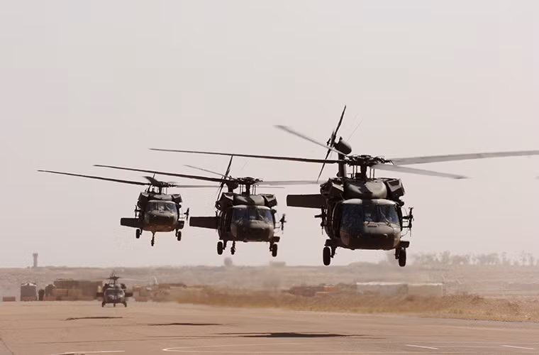 Theo Air Recognition, liên doanh Sikorsky và Lockheed Martin vừa chuyển giao chiếc trực thăng UH-60M Black Hawk thứ 1.000 cho Quân đội Mỹ hôm 13/10 sau 38 năm dòng trực thăng này được đưa vào trang bị trong một buổi lễ được tổ chức tại Stratford, tiểu bang Connecticut. Buổi lễ có sự tham gia của các quan chức cấp thuộc Bộ Quốc phòng Mỹ, Cơ quan quản lý quốc phòng và đại diện liên doanh Sikorsky và Lockheed Martin.