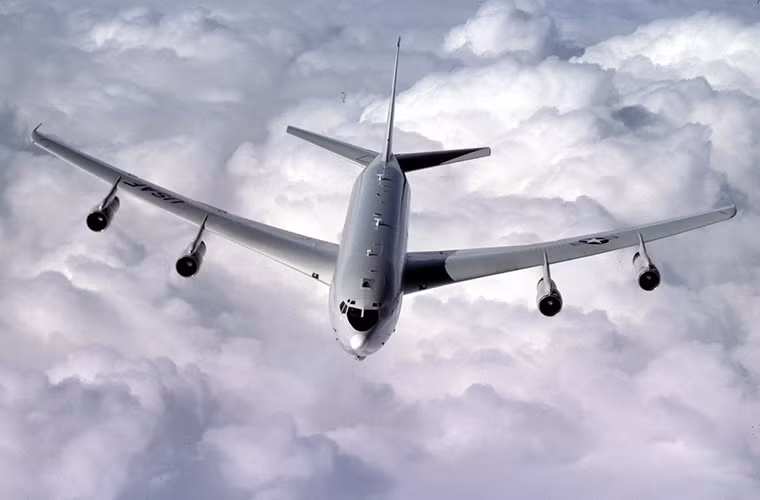 E-8C Joint Stars dòng máy bay trinh sát điện tử, chỉ huy và giám sát trên không của Không quân Mỹ, nó còn được ví như là radar bay trong các dòng máy bay tác chiến điện tử. Nguồn ảnh: Business Insider.