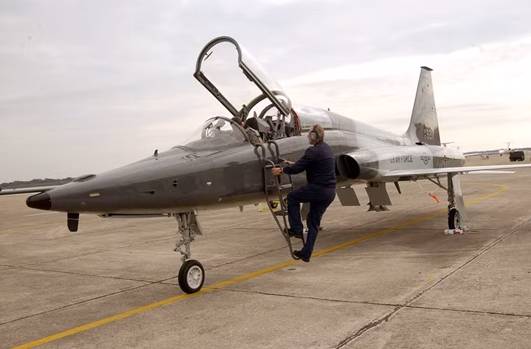 T-38 Talon dòng máy bay huấn luyện phản lực duy nhất hiện tại của Không quân Mỹ, nó được sử dụng để đào tạo các phi công F-15E, B-1B, F-22 và A-10. Nguồn ảnh: Business Insider.