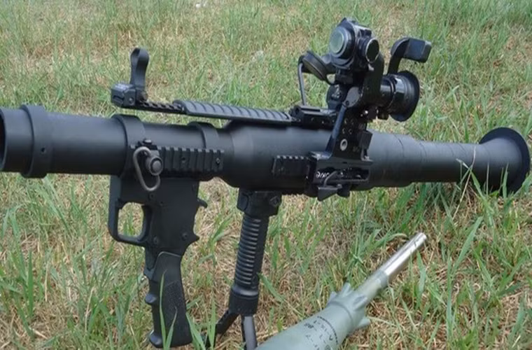 Trong ảnh là một biến thể RPG-7 do AirTronic chế tạo với kính ngắm tiêu chuẩn PGO-7 (2.7x) tương tự nhưng trên các phiên bản do Liên Xô hay Nga sản xuất.