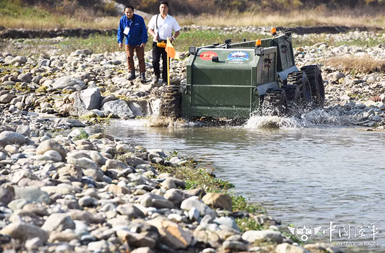 Nhìn chung thì các mẫu UGV được PLA hổ trợ phát triển luôn được đánh giá cao hơn các sản phẩm dân sự, khi chúng có được ưu thế lớn về mặt kinh phí lẫn công nghệ. Nguồn ảnh: 81.cn