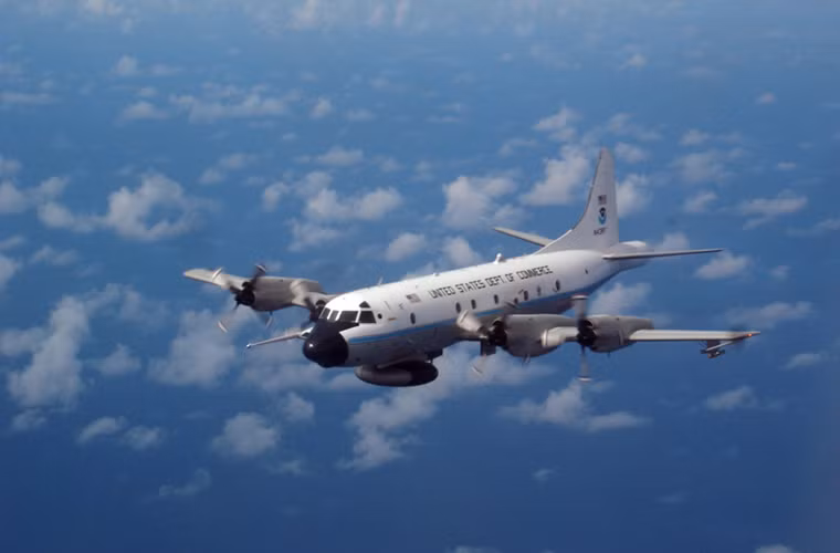 Dù là máy bay nghiên cứu khoa học nhưng WP-3D Orion được trang bị tới hai hệ thống radar giám sát riêng biệt với hệ thống radar bằng tần C ở đầu và dưới thân của máy bay, trong khi đó một hệ thống radar X-band khác được lắp ở đuôi máy bay. Bên cạnh đó WP-3D Orion còn có thể triển khai cả loại phao cho phép thu thập dữ liệu môi trường bên ngoài khi nó bay trong một cơn bão.