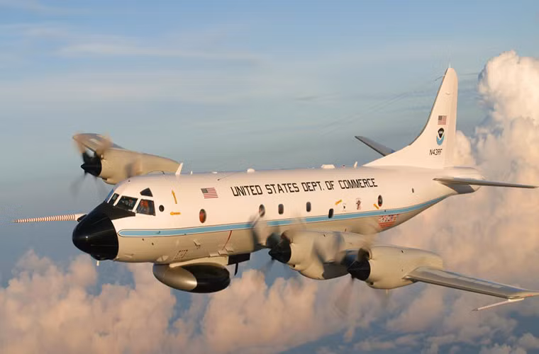 Với vai trò tác chiến chống ngầm, máy bay P-3 Orion có lẽ đã quá nổi tiếng trên thế giới. Tuy nhiên nó cũng có một đặc biệt biến thể khác được thiết kế để đối đầu với một trong những kẻ thù tự nhiên đáng sợ nhất của con người đó là những cơn bão. Đó chính là phiên bản Lockheed WP-3D Orion với duy nhất hai chiếc được chế tạo.