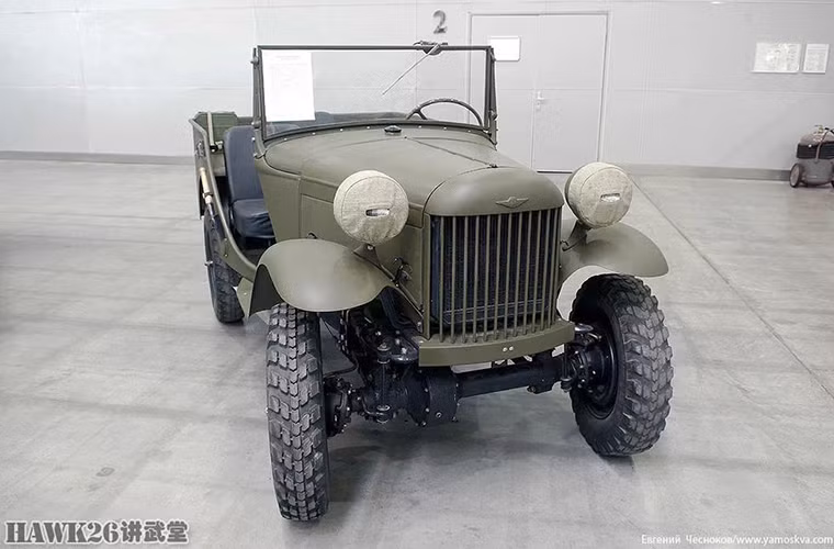 Trong ảnh là mẫu xe quân sự GAZ-64 được Quân đội Liên Xô sử dụng khá rộng rãi trước và trong CTTG 2 với hơn khoảng 90.000 chiếc được chế tạo, bên cạnh đó GAZ-64 còn là tiền thân của mẫu xe bọc thép BA-64 sau này. Nguồn ảnh: QQ.