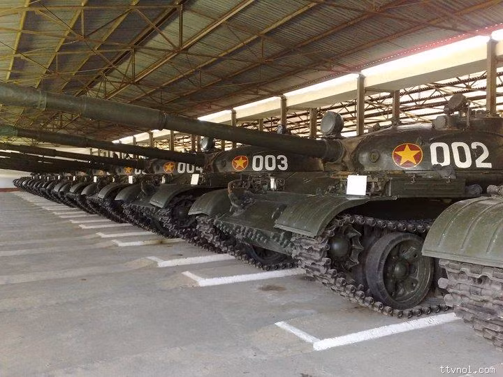 Những cuối 1970, Việt Nam đã mua từ Nga khoảng 200 xe tăng chiến đấu chủ lực T-62. Hiện tại, T-62 là xe tăng chiến đấu chủ lực hiện đại nhất của Việt Nam. Tính đến hiện tại, T-62 là hợp đồng mua xe tăng đầu tiên và duy nhất của Việt Nam. Nguồn ảnh: TTVNOL