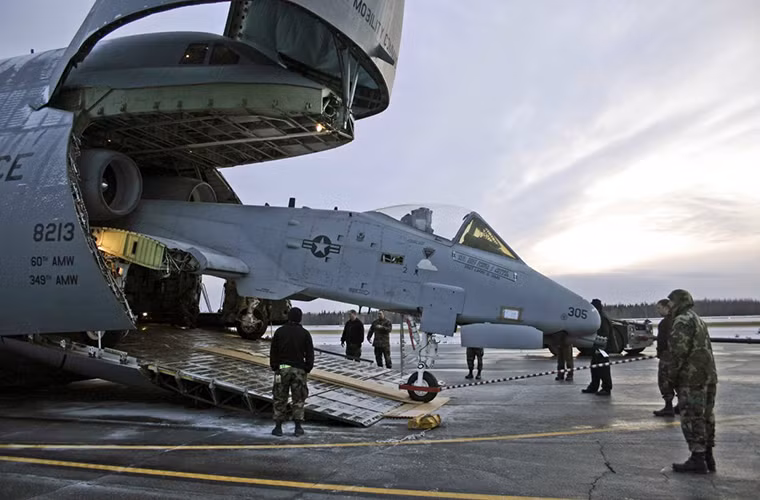 Ngay cả một chiếc cường kích A-10 cũng không thể làm khó được nó.