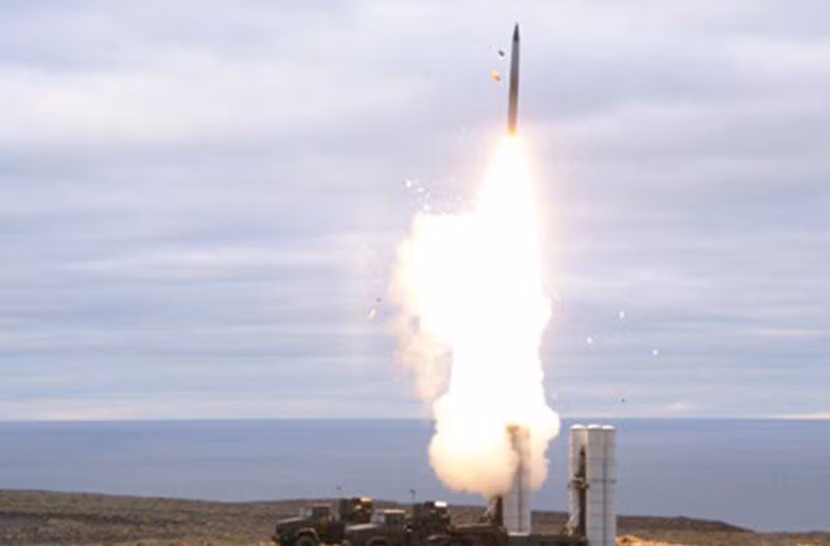 Cũng theo báo cáo của tổ chức truyền thông Nga, ngoài S-300V4 Nga cũng đã triển khai thêm Su-24 và Su-34 đến Syria trước đó vài ngày. Cường kích Su-25 cũng đang được chuẩn bị để chuyển đến. Tuy nhiên Bộ Quốc phòng Nga đã từ chối bình luận về thông tin này