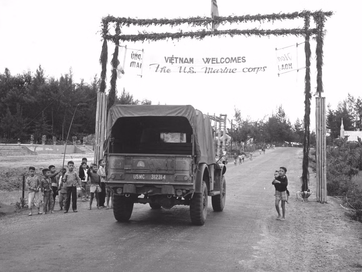 Trong gần hai thập kỷ sau đó, Việt Nam là điểm nóng nhất trên bản đồ quân sự của Mỹ. Nguồn Ảnh: USMarineCorpsPhoto.