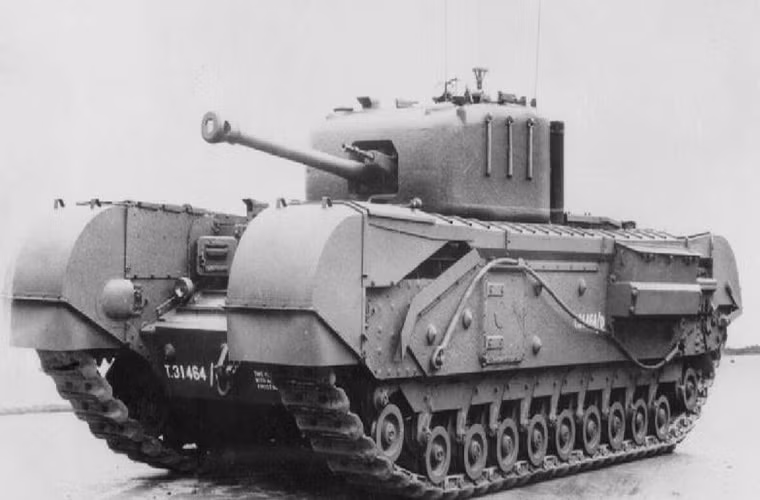 Tuy nhiên, sau thất bại thảm hại của quân Đồng Minh tại chiến trường Pháp vào năm 1940 đã buộc Quân đội Anh xem xét là chiến lược xe tăng của mình khi những chiếc xe tăng bộ binh và xe tăng thiết kỵ binh của Anh hoàn toàn vô dụng trước học thuyết chiến tranh chớp nhoáng Blitzkrieg của Đức. Nguồn ảnh: Wikipedia.