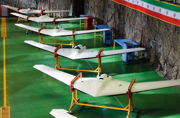 Chuẩn tướng Amir Ali Hajizadeh – Tư lệnh lực lượng Không quân Iran cho biết, Saeqeh là mẫu UAV chiến đấu thế hệ mới của nước này có khả năng hoạt động liên tục trên không với thiết kế tàng hình giúp nó bị phát hiện bởi hệ thống radar của đối phương. Bên cạnh đó nó còn được trang bị hệ thống vũ khí dẫn đường thông minh. Hiện tại Iran đã đưa vào sản xuất hàng loạt loại UAV này.