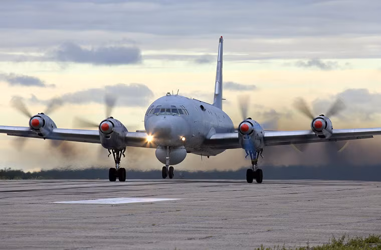 Với chuyến bay thử nghiệm lần đầu tiên vào tháng 9/1961, máy bay săn ngầm Il-38 được kỳ vọng sẽ là “thần biển” mới của Hải quân Liên Xô trong tác chiến chống ngầm tầm xa trên biển. Và sau hơn 50 năm hoạt động, nhiệm vụ của nó trong Hải quân Nga cũng không mấy thay đổi với các tính năng thậm chí còn vượt trội hơn trước.
