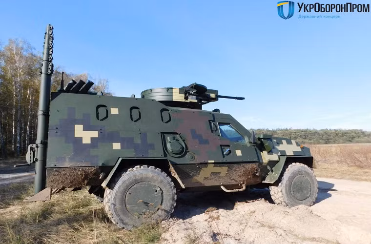 Nhìn chung “Vij” có thiết kế tổng thể khá tốt so với các mẫu vũ khí được Ukraine giới thiệu gần đây. Tuy nhiên việc trang bị pháo 23mm lên trên các dòng xe bọc thép như Dozor-B được xem là không cần thiết nhất là khi độ chính xác của loại pháo này cũng không cao. Ngoài ra nó cũng thiếu các trang bị thiết bị ngắm và trinh sát quang học làm giảm khả năng chiến đấu của tổ hợp này nhất là trong điều kiện đêm tối. Nguồn ảnh: Ukroboronprom.