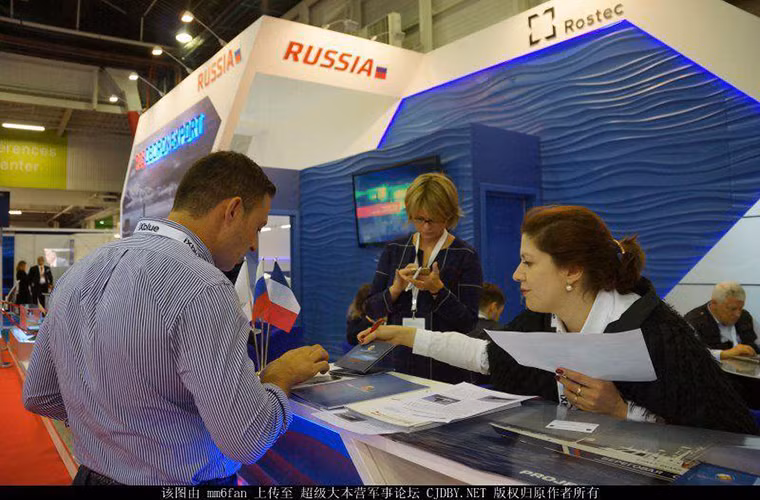 Đến Euronaval-2016 lần này, Tập đoàn Rosoboronexport mang theo tới 130 mẫu tàu chiến và các thiết bị quân sự dành cho hải quân một con số không hề nhỏ. Trong đó có cả những cái tên quên thuộc như các lớp tàu hộ vệ Project 20382, 22356 và tàu tên lửa nhỏ Project 21632. Nguồn ảnh: QQ.