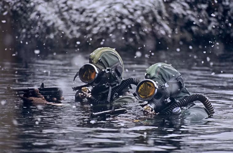 Spetsnaz Nga được huấn luyện để tác chiến ở mọi điều kiện thời tiết lẫn địa hình từ nhiệm vụ đơn giản tới phức tạp, và để làm được điều đó họ cũng được trang bị các loại vũ khí đặc biệt. Nguồn ảnh: Sputnik.