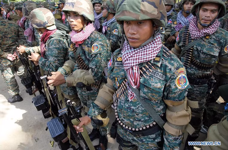 Lực lượng nòng cốt của RCAF vẫn là lục quân với quân số hơn 80.000 quân, cùng lực lượng hiến binh có quân số lên đến 10.000 quân. Trong khi đó không quân và hải quân Campuchia không được đánh giá cao nếu không muốn nói là chỉ có tình hình thức với trang bị khá hạn chế. Nguồn ảnh: news.xinhuanet.