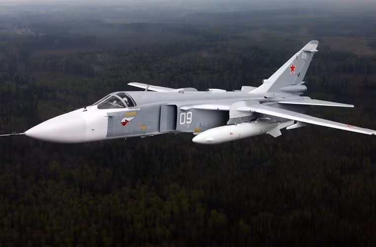 Ngoài ra còn có một số lượng lớn cường kích Su-24M tuy cũ nhưng vẫn thừa hưởng sức mạnh vô cùng to lớn, và đã chứng minh được khả năng tác chiến tấn công trong cuộc chiến Syria gần đây. Nguồn ảnh: Wiki