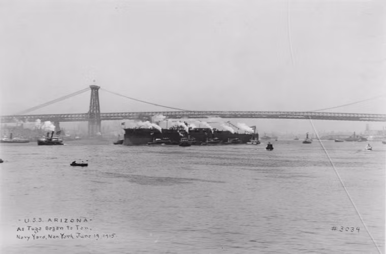 Nó tiết tục được hoàn thiện tại Brooklyn trước khi được đưa vào trang bị cho Hải quân Mỹ vào ngày 17/10/1916. Dù trong giai đoạn này Chiến tranh Thế giới thứ 1 vẫn đang diễn ra và Mỹ chính thức tham chiến vào năm 1917, nhưng USS Arizona vẫn chỉ hoạt động trong vùng biển nội địa Mỹ do lo sợ bị tấn bởi các tàu ngầm U-boat của Đức. Nguồn ảnh: War History