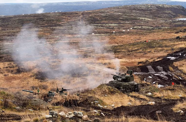 Bên cạnh nhiệm vụ phòng không các tổ hợp 2K22 Tunguska còn được sử dụng để chống bộ binh khi cần thiết với hai pháo tự động 30mm 2A38M. Nguồn ảnh: Bộ Quốc phòng Nga.