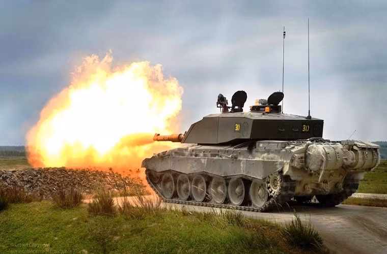 Theo hãng thông tấn Sputnik đưa tin cho hay, Quân đội Anh đang lên kế hoạch nâng cấp dòng xe tăng Challenger 2 của nước này với ngân sách ước tính lên tới 802 triệu USD. Và đây sẽ là đợt nâng cấp xe tăng lớn nhất của Anh trong suốt 10 năm qua. Nguồn ảnh: Sputnik.