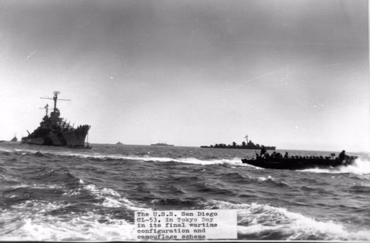 Có một điều đặc biệt nữa là USS San Diego là tàu chiến đầu tiên của quân Đồng Minh tiến vào Vịnh Tokyo sau khi Nhật Bản đầu hàng và đến tận cuối cuộc chiến nó đã dành được 18 ngôi sao chiến đấu mặc dù bảo tàng lịch sử Hải quân Mỹ chỉ ghi nhận 15 ngôi sao. Nguồn ảnh: Navsource.