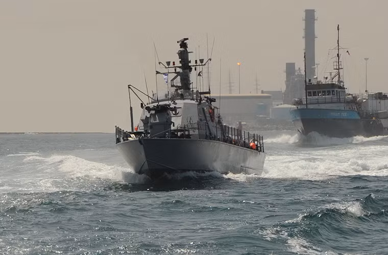 Đó là thông tin của tạp chí quân sự Jane’s trong một bài đăng mới đây và cũng được Israel Aerospace Industries (IAI) công ty chế tạo Super Dvora xác nhận. Theo đó, chính phủ Philippines đang dự tính mua số lượng đáng kể các tàu tấn công nhanh Super Dvora Mk III để trang bị cho lực lượng hải quân lẫn bảo vệ bờ biển nước này.