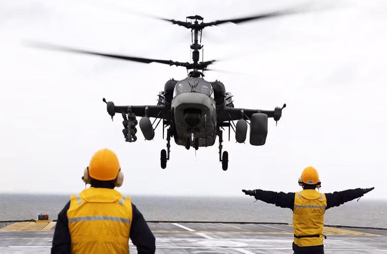 Ka-52 là dòng trực thăng tấn công hiện đại nhất của Nga hiện nay và các công nghệ được sử dụng trên nó được Trung Quốc dành sự quan tâm rất lớn khi chúng có thể được sử dụng để hoàn thiện các dòng trực thăng tấn công nội địa của Bắc Kinh vốn không mấy đáng tin cậy. Nguồn ảnh: Rostec.