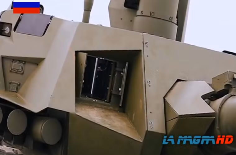 Theo đó T-14 sẽ là mẫu phương tiện chiến đấu có khả năng phát hiện và định vị mục tiêu nhanh nhất của Nga với sự hỗ trợ của hệ thống cáp quang và dữ liệu sẽ được chuyển tải theo thời gian thực. Nói cách khác chỉ huy của một chiếc T-14 sẽ có thể xác định và định vị mục tiêu chỉ mới một cái chạm tay duy nhất trước khi xạ thủ khai hỏa.