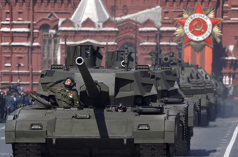 Mạng AR dẫn lời Igor Ryabov – Giám đốc bộ phận thiết kế của công ty Popov Gorkosvky cho biết, ở biến thể nâng cấp mới, xe tăng T-14 Armata sẽ được trang bị một hệ thống phức hợp tiên tiến hổ trợ hiển thị và định vị mục tiêu theo một cách hoàn toàn mới.