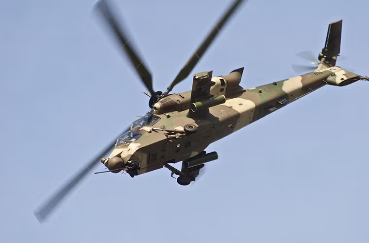 Denel Rooivalk cũng là sự kết hợp của nhiều công nghệ hàng không khác nhau của Châu Âu khiến thời gian phát triển của nó kéo dài hơn 10 năm mặc dù các nguyên mẫu đầu tiên đã có từ trước đó. Ta cũng có thể dễ dàng nhận thấy sự giống nhau giữa Denel Rooivalk và mẫu trực thăng tấn công Eurocopter Tiger được nhiều nước Châu Âu sử dụng.