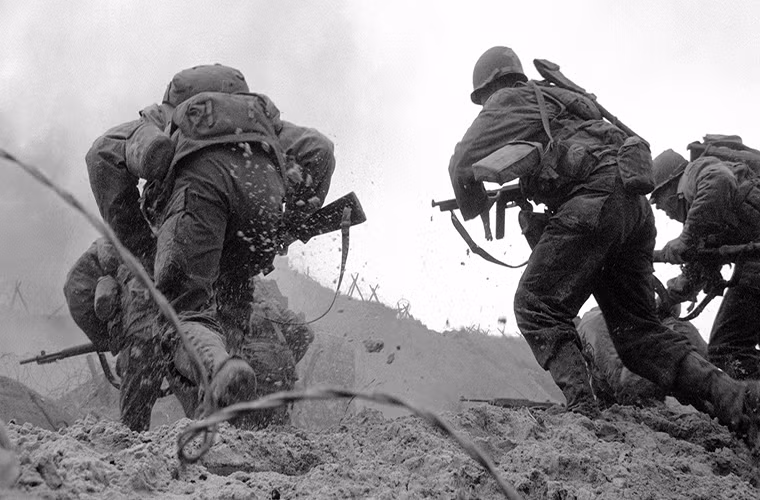 Với súng trường M1 Garand binh sĩ Mỹ hoàn toàn có lợi thế trên chiến trường khi họ phải đối đầu với quân Đức hay Nhật Bản chỉ được trang bị súng trường Karabiner 98k và Type 38 vốn có thiết kế lên đạn từng viên.