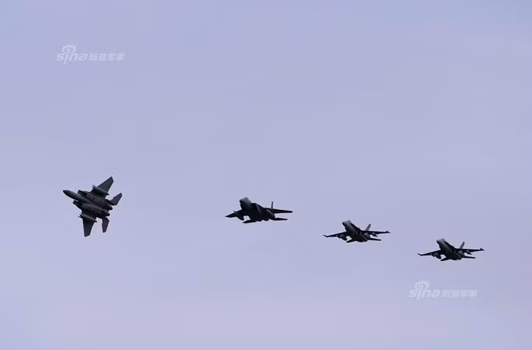 Được biết Red Flag-Alaska 2016 sẽ là nơi quy tụ dàn chiến đấu cơ hiện đại nhất của Không quân Hàn Quốc và Mỹ với những chiếc F-15K, F-15C, F-16, F/A-18 và F-22. Nguồn ảnh: Sina