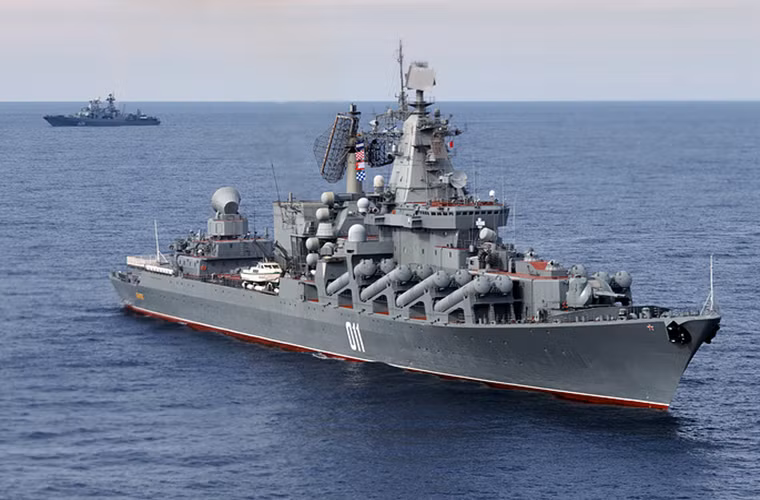 Trong đợt tăng cường lần nay tàu tuần dương hạm mang tên lửa Moscow cũng sẽ được thay thế bằng tàu tuần dương hạm Varyag và cả hai đều thuộc lớp tàu tuần dương Slava do Liên Xô chế tạo trước đây. Do đó về sức mạnh của biên đội tàu chiến Nga tại Syria vẫn được giữ nguyên.