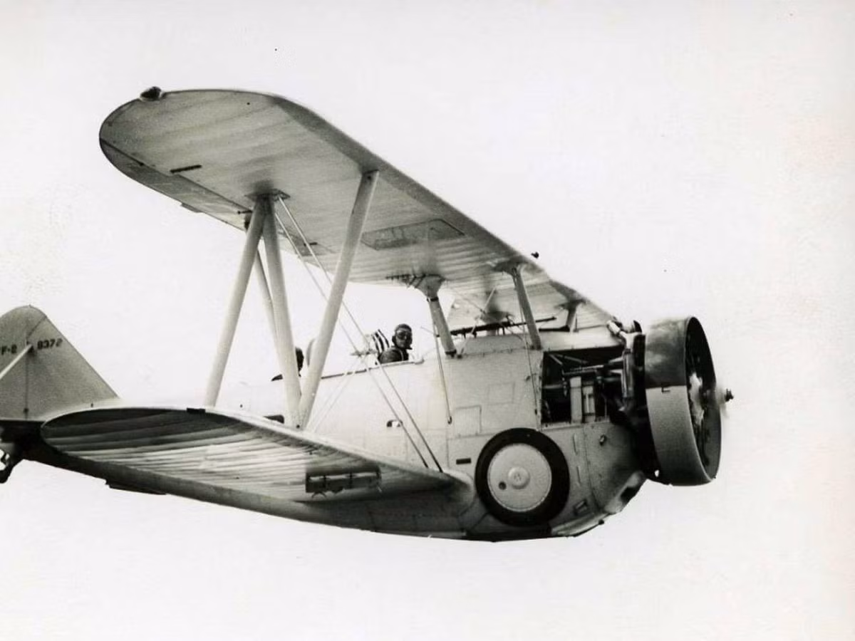 Bức ảnh được chụp vào năm 1930 với chiếc máy bay Grumman F-22 của lực lượng Thủy quân Lục chiến Mỹ. Nguồn Ảnh: U.S.MarineCorpsPhoto.