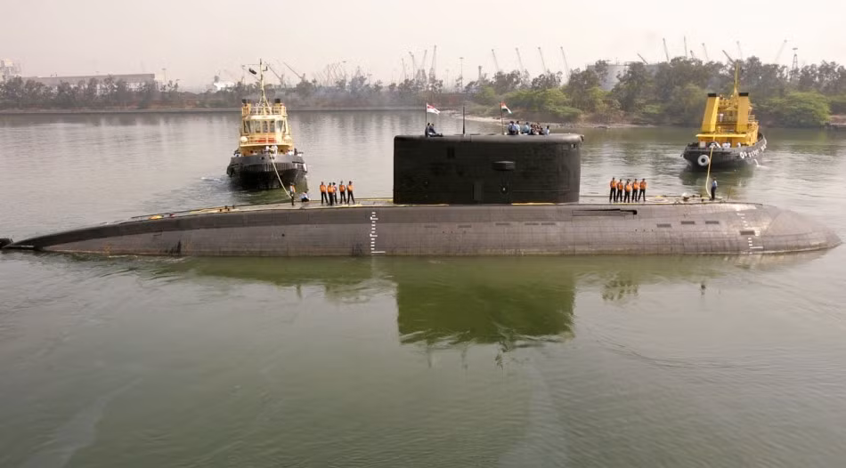 Chiếc tàu ngầm của Ấn Độ thuộc lớp Kilo, khi bị phía Pakistan phát hiện chiếc tàu này đang di chuyển ở độ sâu kính tiềm vọng, tương đương với khoảng 10 mét dưới mực nước biển. Nguồn ảnh: Sina.