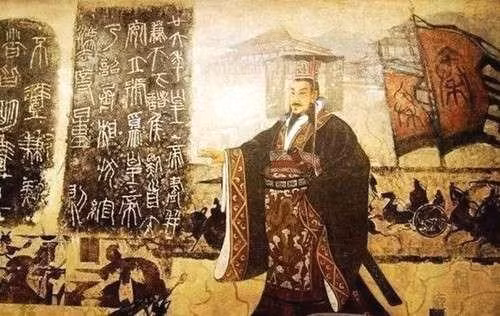 Ngọc tỷ của Tần Thủy Hoàng có hình vuông, mỗi cạnh dài 4 tấc, khắc hình rồng uốn lượn và dòng chữ "thụ mệnh vu thiên, ký thọ vĩnh xương" (phụng mệnh Trời ban, mãi mãi trường tồn).
