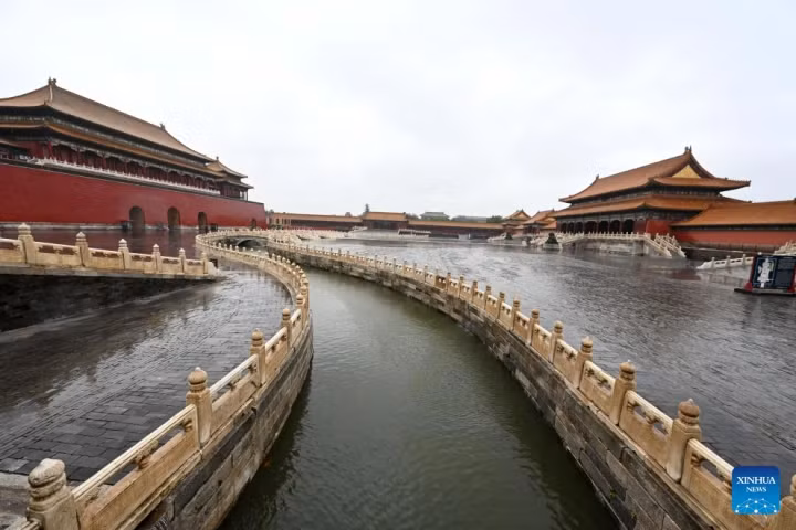 Sông Kim Thủy không chỉ mang tính trang trí mà còn có chức năng phòng cháy chữa cháy và giữ độ ẩm cho cấu trúc gỗ của Tử Cấm Thành.