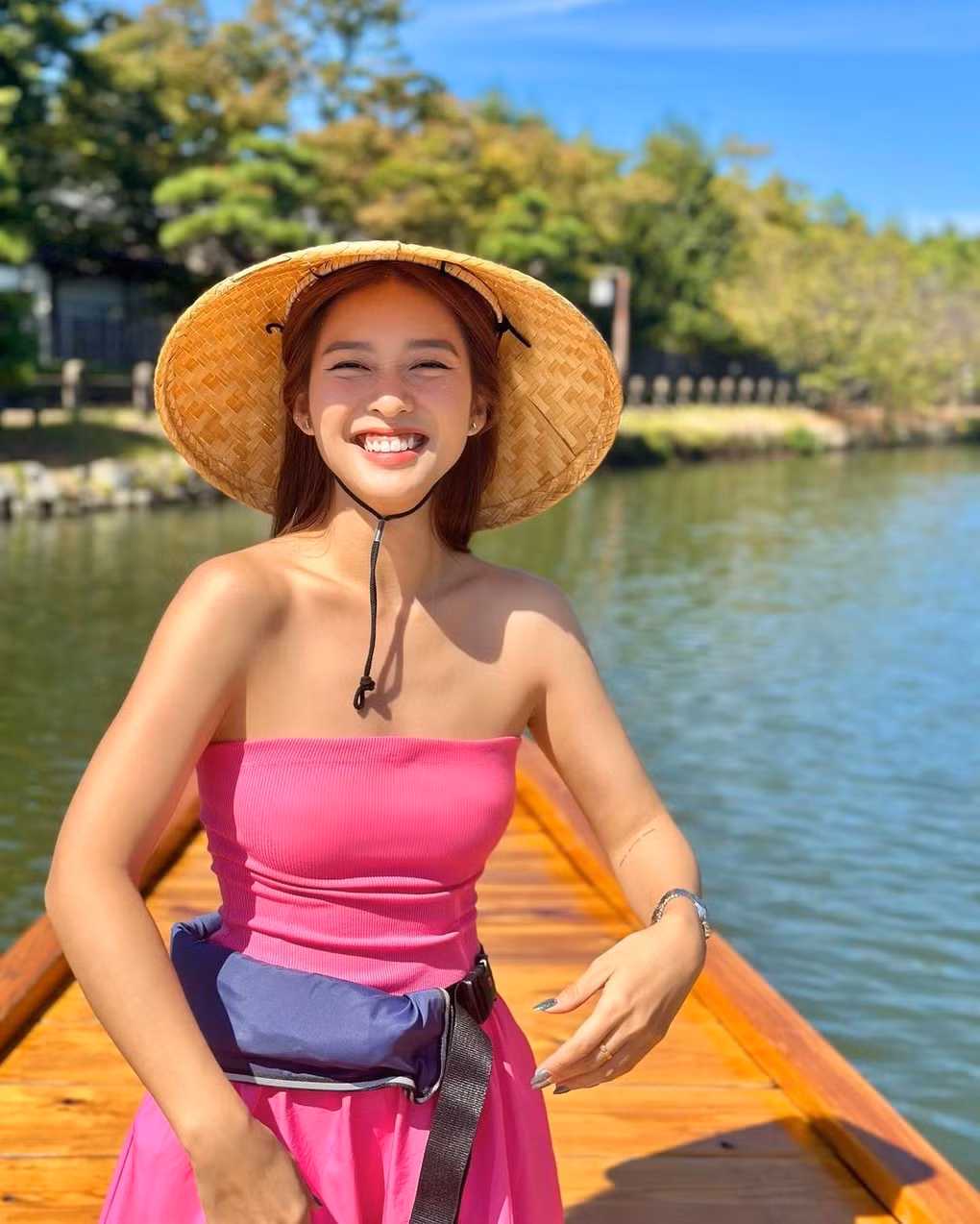 Về đời tư, Khả Ngân nói đã vượt qua được những giai đoạn mệt mỏi, căng thẳng nhất. Thời gian qua, cô sống tích cực, tự tin và lạc quan hơn.
