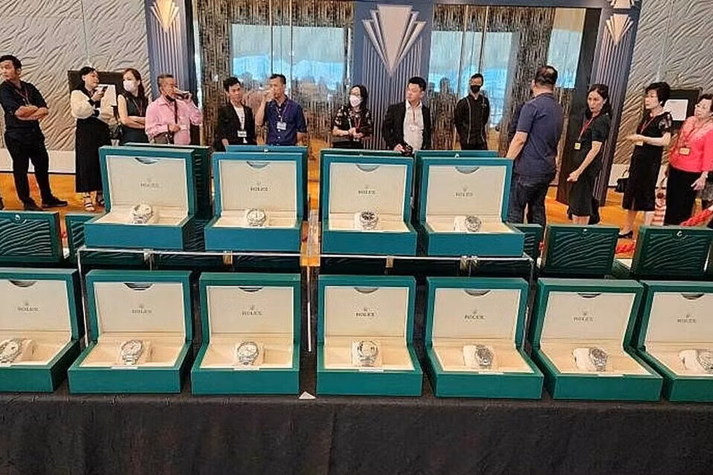 Cac cong ty chau A tang vang, dong ho Rolex, nui tien cho nhan vien
