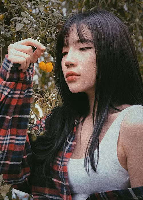 Ngoài "24h", tên tuổi của LyLy còn gắn liền với các ca khúc như: "Anh nhà ở đâu thế", "Đen đá không đường".