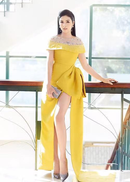 Chồng sắp cưới của Ngọc Hân hiện làm việc ở Bộ Ngoại giao, có ngoại hình thư sinh. Đến nay, cả hai gắn bó được gần 10 năm.