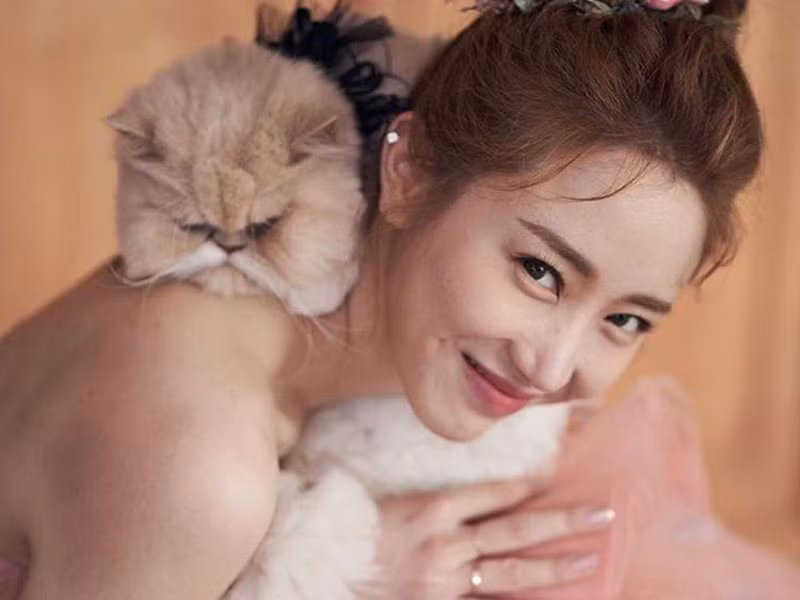 Hôn lễ của Sunday và bạn trai doanh nhân ban đầu dự kiến được tổ chức tại một khách sạn sang trọng ở Seoul (Hàn Quốc) vào ngày 1/3. Sau khi thông báo hoãn cưới, Sunday chưa tiết lộ cụ thể ngày tổ chức lại buổi lễ.