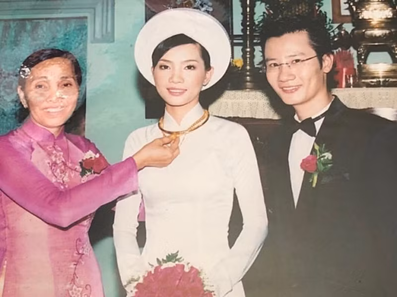Tháng 11/2006, Hoàng Bách và Thanh Thảo về chung một nhà.