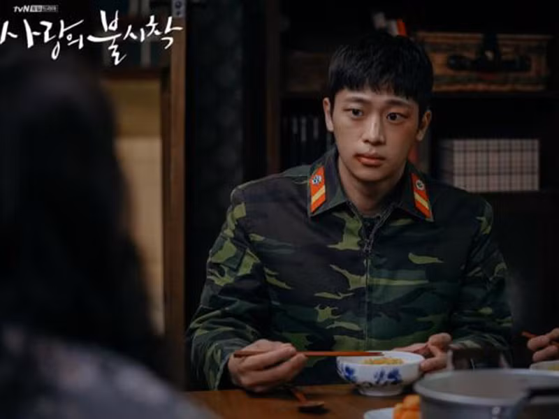 Theo Soompi, gần đây, một người tố Lee Shin Young từng 3 lần đánh bạn học vào năm đầu cấp hai. Tuy nhiên, phía công ty quản lý cho biết, họ đã xác nhận ngôi sao trẻ chưa từng đánh bạn được đề cập trong bài viết.