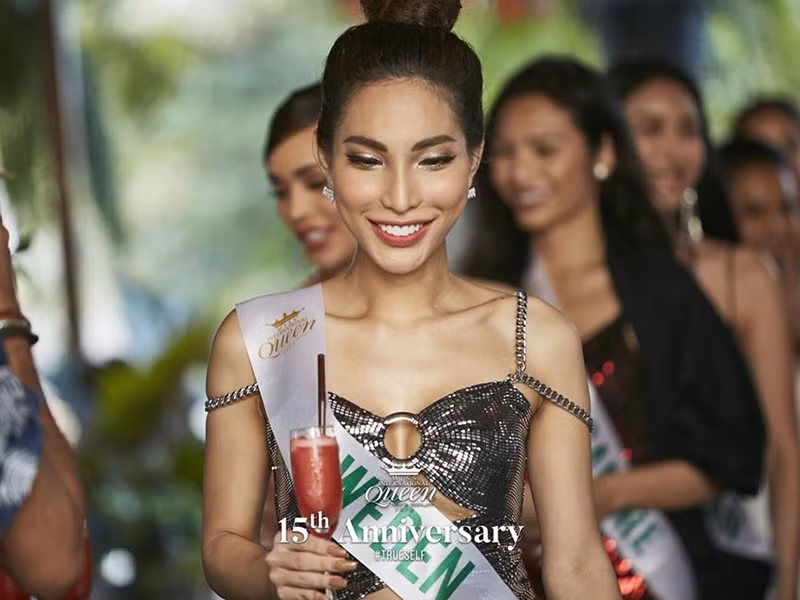 Vicky Trần - cô gái gốc Việt là đại diện chuyển giới của Thụy Điển tại cuộc thi.