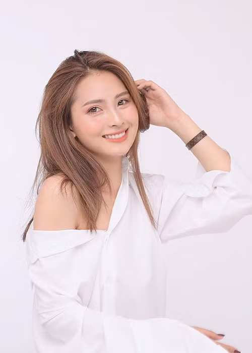 Nữ MC cho biết, cô thường xuyên nhận được những lời gạ gẫm đi ăn với mức giá ngày càng cao từ 3.000 USD đến 5000 USD.