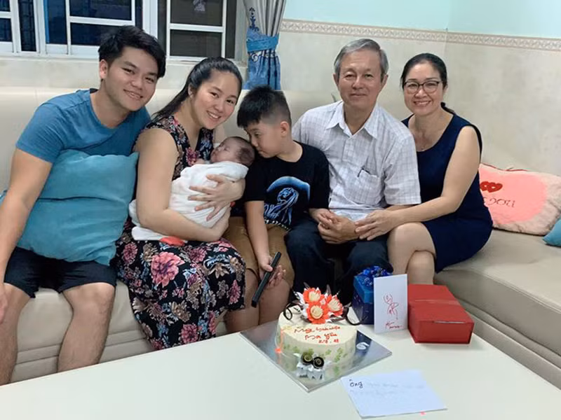 Cậu nhóc hiện sống cùng ông bà ngoại ở Trà Vinh để tiện đi học.