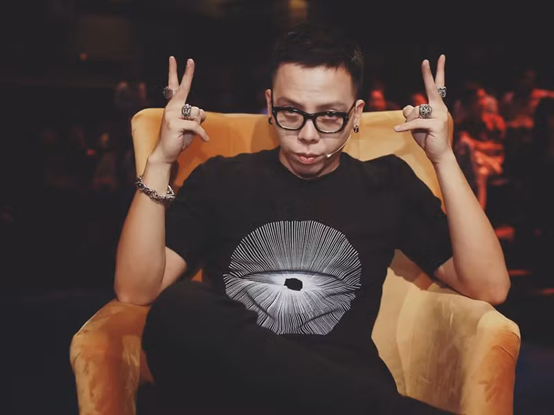 Hoàng Touliver được xem là "phù thủy âm nhạc" khi đã tạo ra rất nhiều bản hit cho các nghệ sĩ Việt.